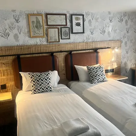 Hotel The White Bear 5*